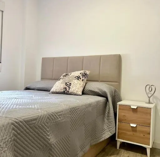 Detail Palmeras אדחה